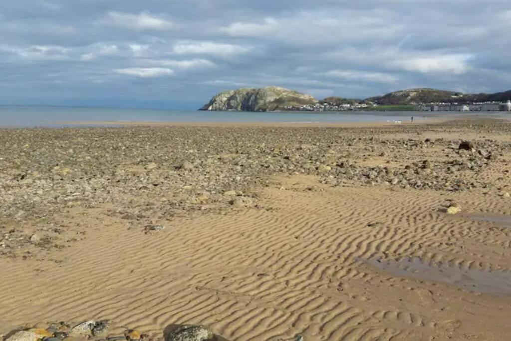 Orme View Dog Friendly Apartment Llandudno Extérieur photo
